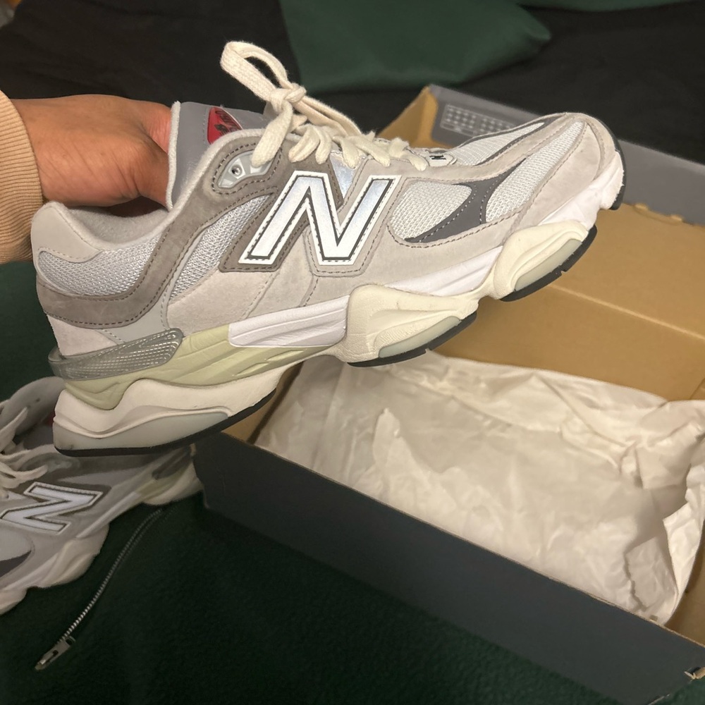 Nice pair of new balances have been worn too much. Please contact me - Picture 4 of 6